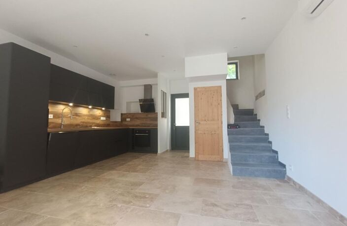 Maison de village rénovée avec cour 115 m² au total - 4 chambres Malemort-du-comtat — photo 2