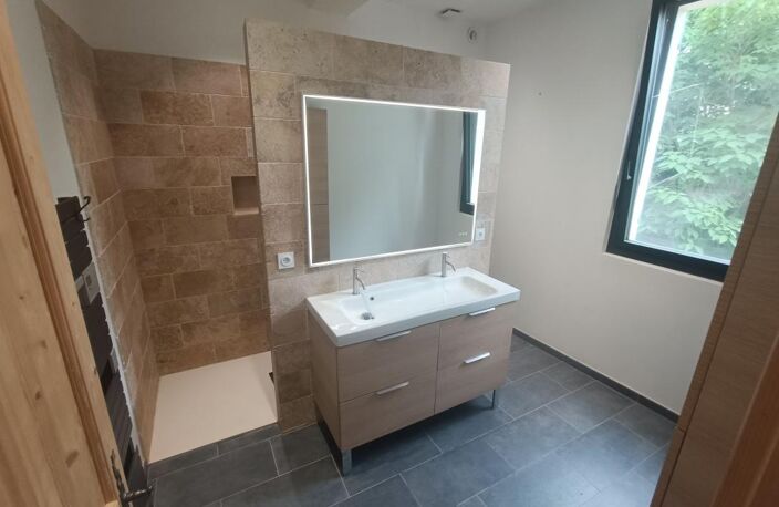 Maison de village rénovée avec cour 115 m² au total - 4 chambres Malemort-du-comtat — photo 5
