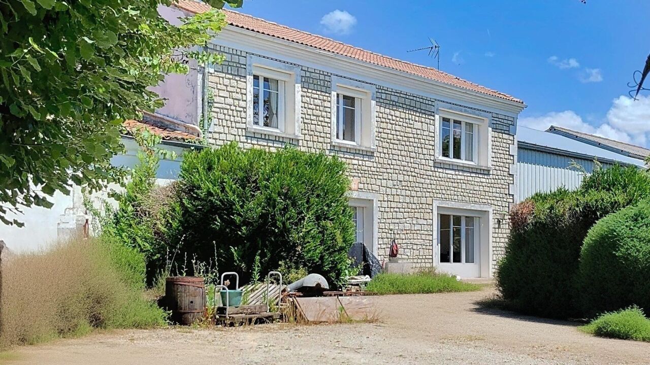 maison 5 pièces 121 m2 à vendre à Saint-Jean-d'Angély (17400)