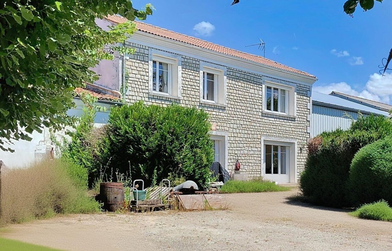 maison 5 pièces 121 m2 à vendre à Saint-Jean-d'Angély (17400)