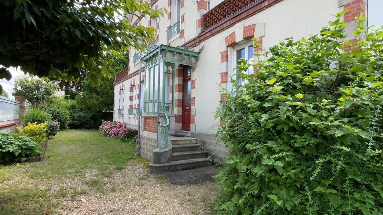 maison 10 pièces 256 m2 à vendre à Saint-Florent-sur-Cher (18400)