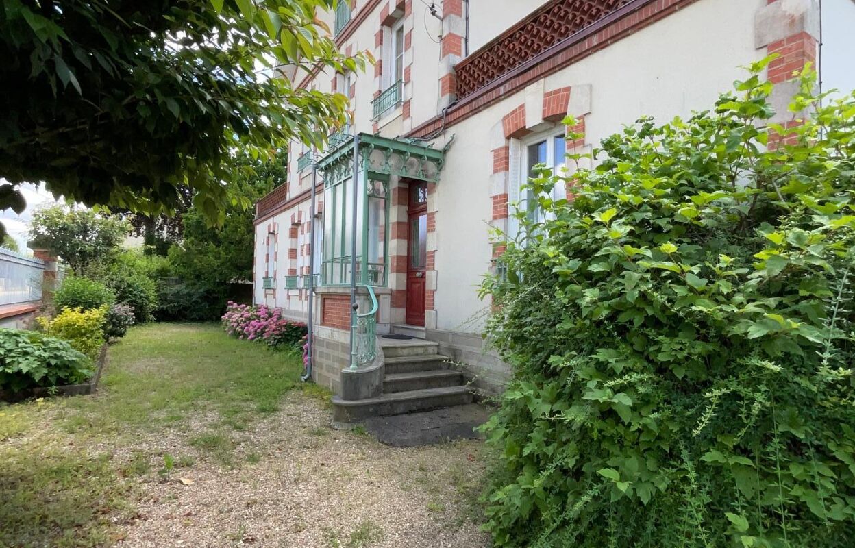 maison 10 pièces 256 m2 à vendre à Saint-Florent-sur-Cher (18400)