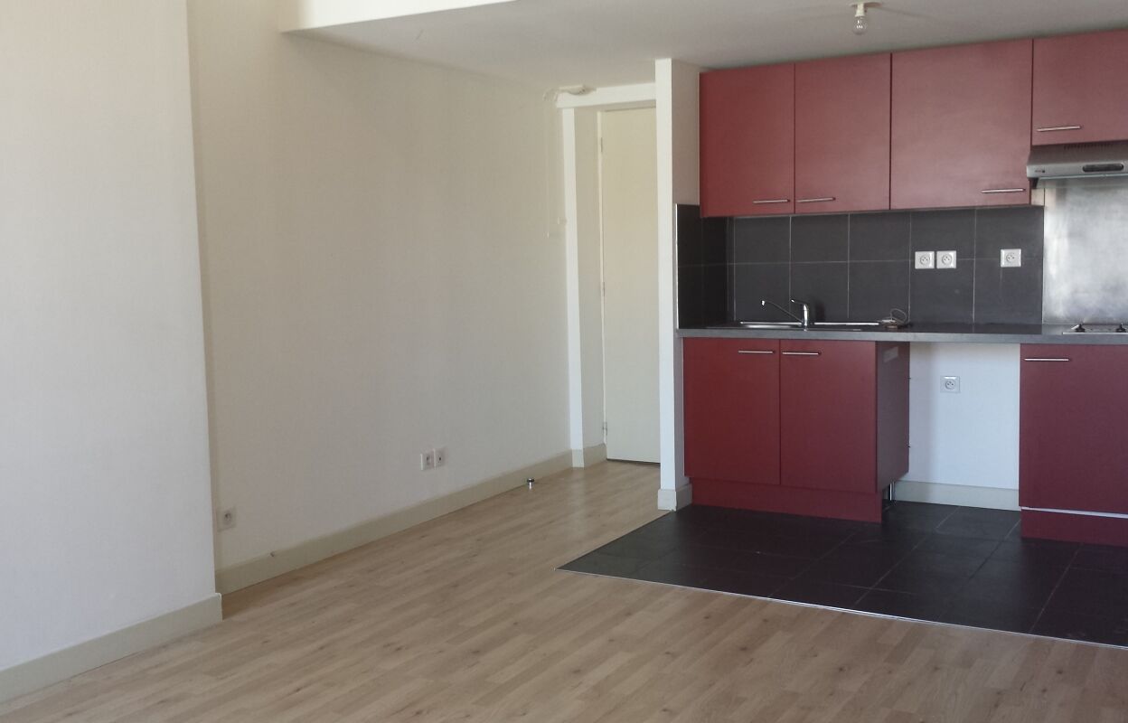 appartement 2 pièces 56 m2 à louer à Marseille 2 (13002)