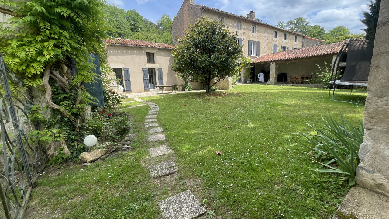 maison 6 pièces 275 m2 à vendre à Montamisé (86360)