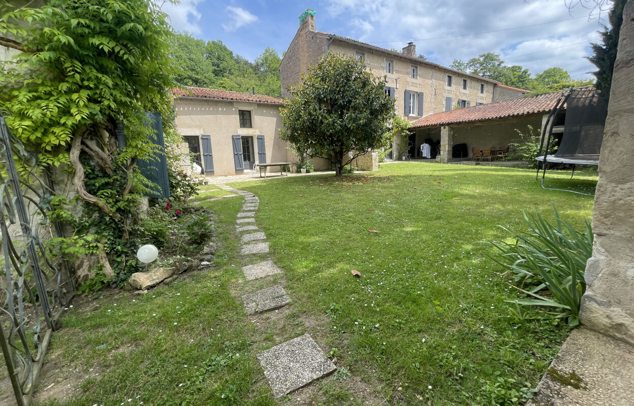 maison 6 pièces 275 m2 à vendre à Montamisé (86360)