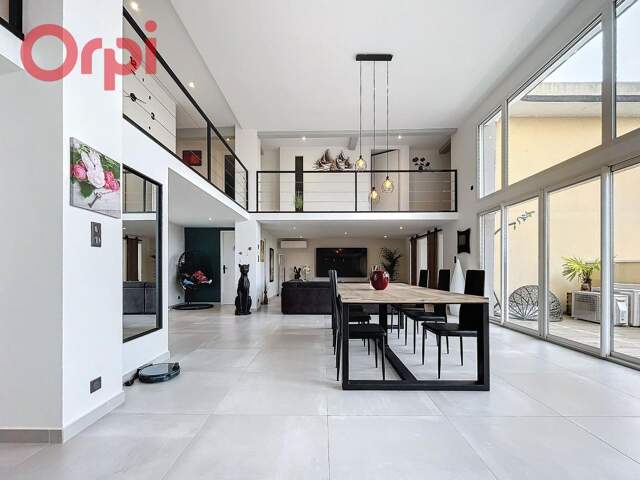 A vendre Duplex  de type 5  au dernier étage avec terrasse et emplacement de parking couvert — photo du bien