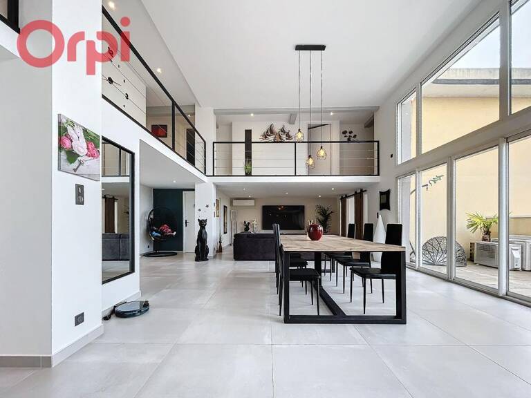A vendre Duplex  de type 5  au dernier étage avec terrasse et emplacement de parking couvert — photo 1