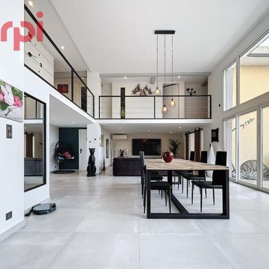 Appartement 4 pièces 430500 €