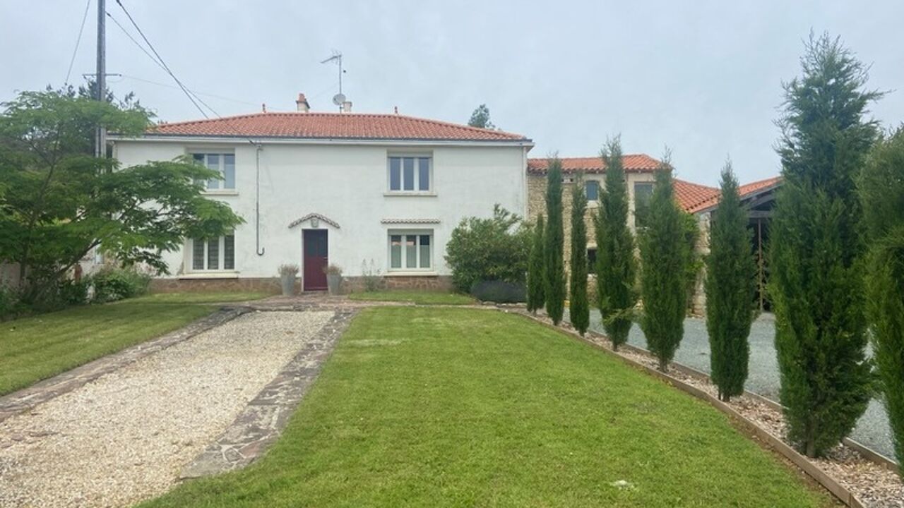 maison 5 pièces 158 m2 à vendre à Saint-Jean-de-Beugné (85210)