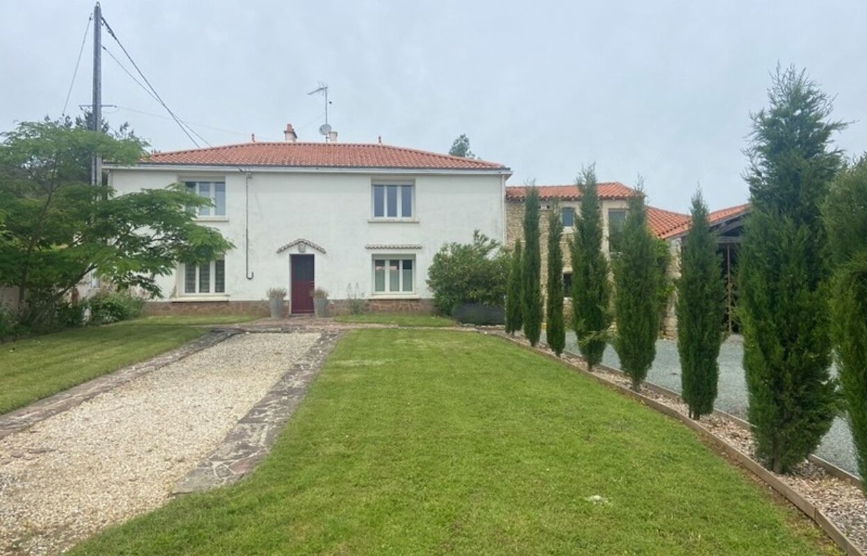 maison 5 pièces 158 m2 à vendre à Saint-Jean-de-Beugné (85210)