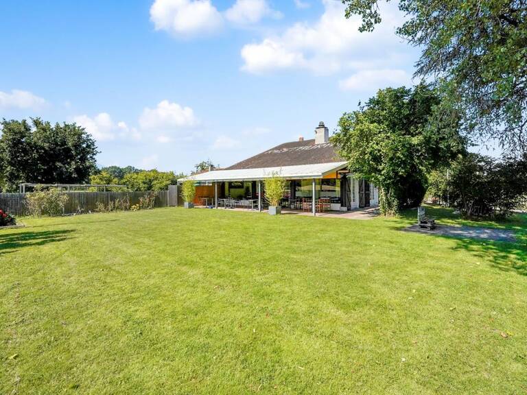 Bien Commercial À Vendre — photo 1