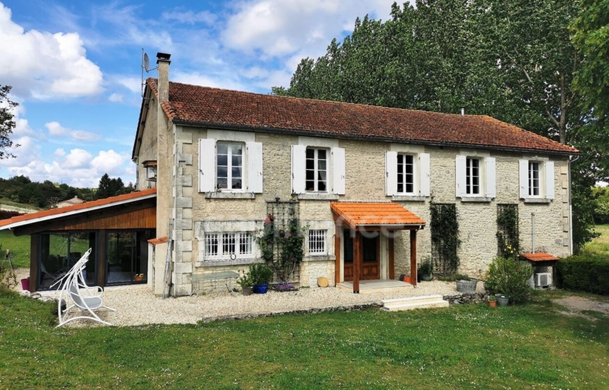 maison 9 pièces 300 m2 à vendre à Lignières-Sonneville (16130)