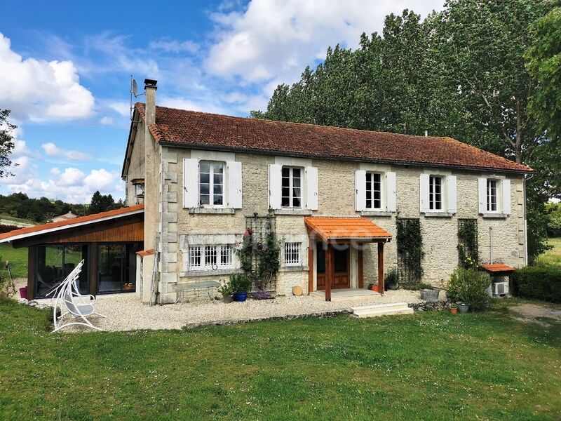 Villa / Maison 9 pièces  à vendre Lignières-Sonneville 16130