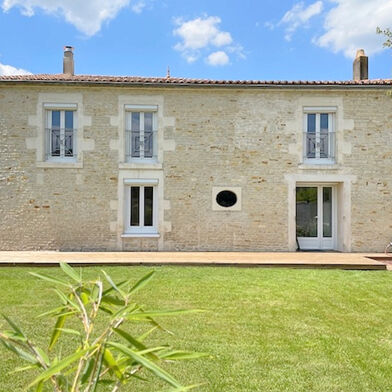 Maison 8 pièces 256 m²