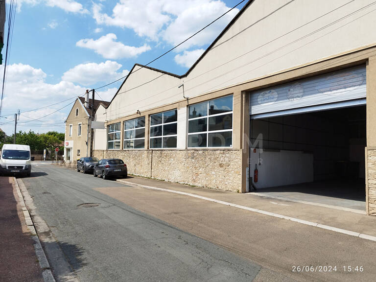 AUXERRE - PROCHE HYPERMARCHE LECLERC - BATIMENT COMMERCIAL DE 800M² — photo 1