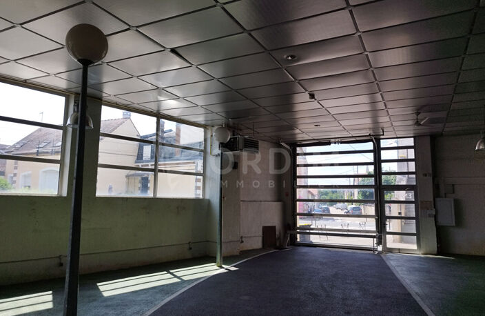 AUXERRE - PROCHE HYPERMARCHE LECLERC - BATIMENT COMMERCIAL DE 800M² — photo 5