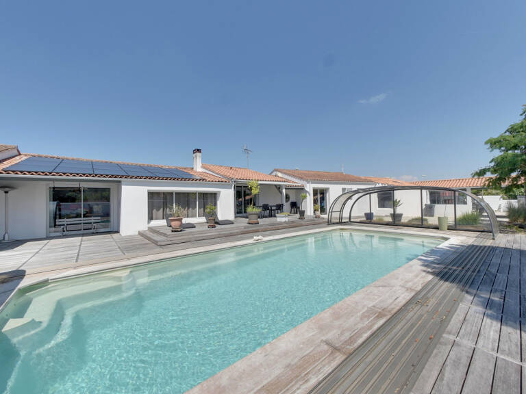 Maison  de plain pied et piscine sur 1400 m2 de terrain — photo 1