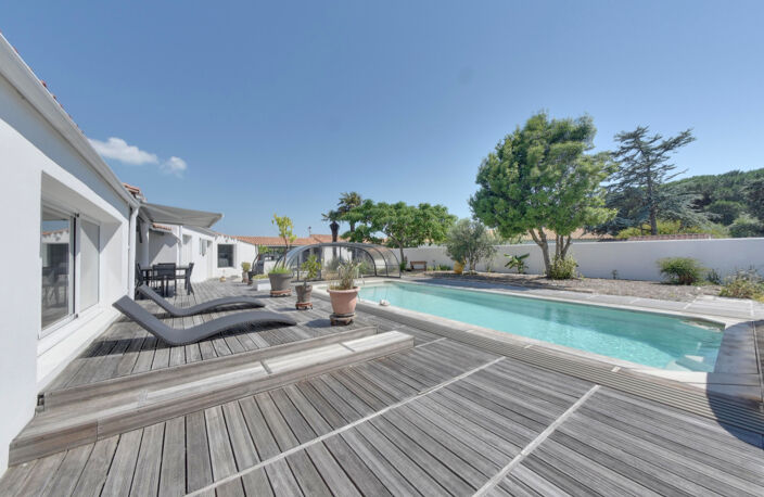 Maison  de plain pied et piscine sur 1400 m2 de terrain — photo 3