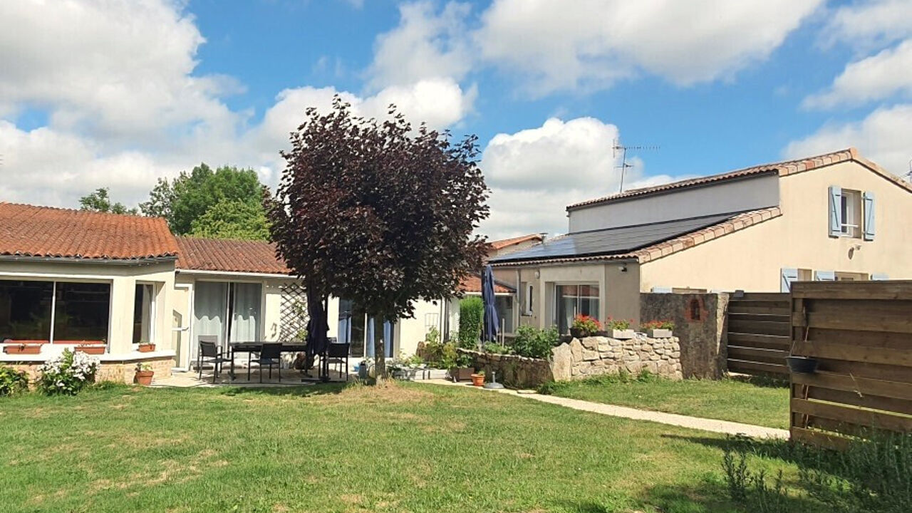 maison 8 pièces 200 m2 à vendre à Pouzauges (85700)