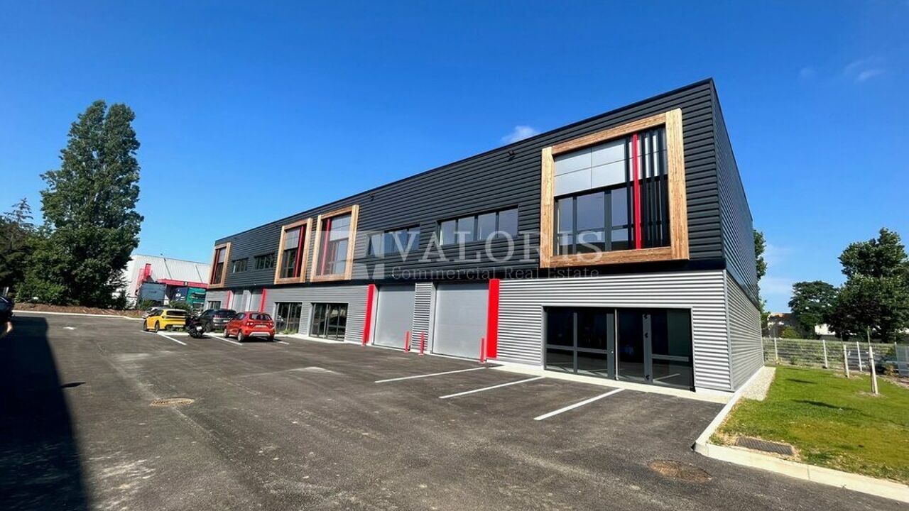 commerce  pièces 3440 m2 à louer à Saint-Quentin-Fallavier (38070)