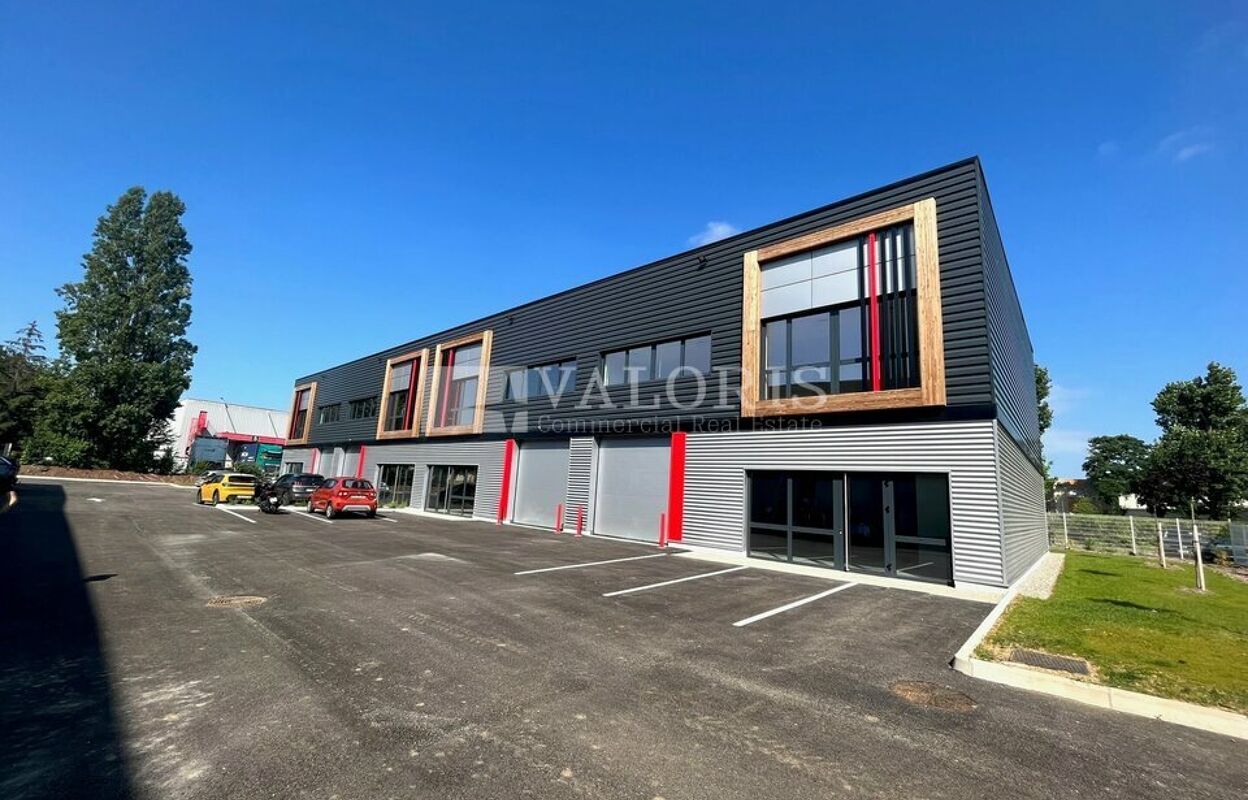 commerce  pièces 3440 m2 à louer à Saint-Quentin-Fallavier (38070)