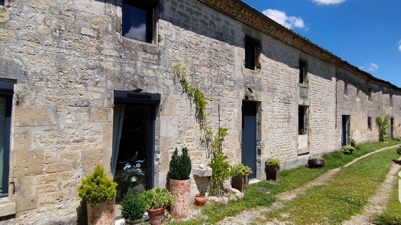 maison 6 pièces 270 m2 à vendre à Paillé (17470)