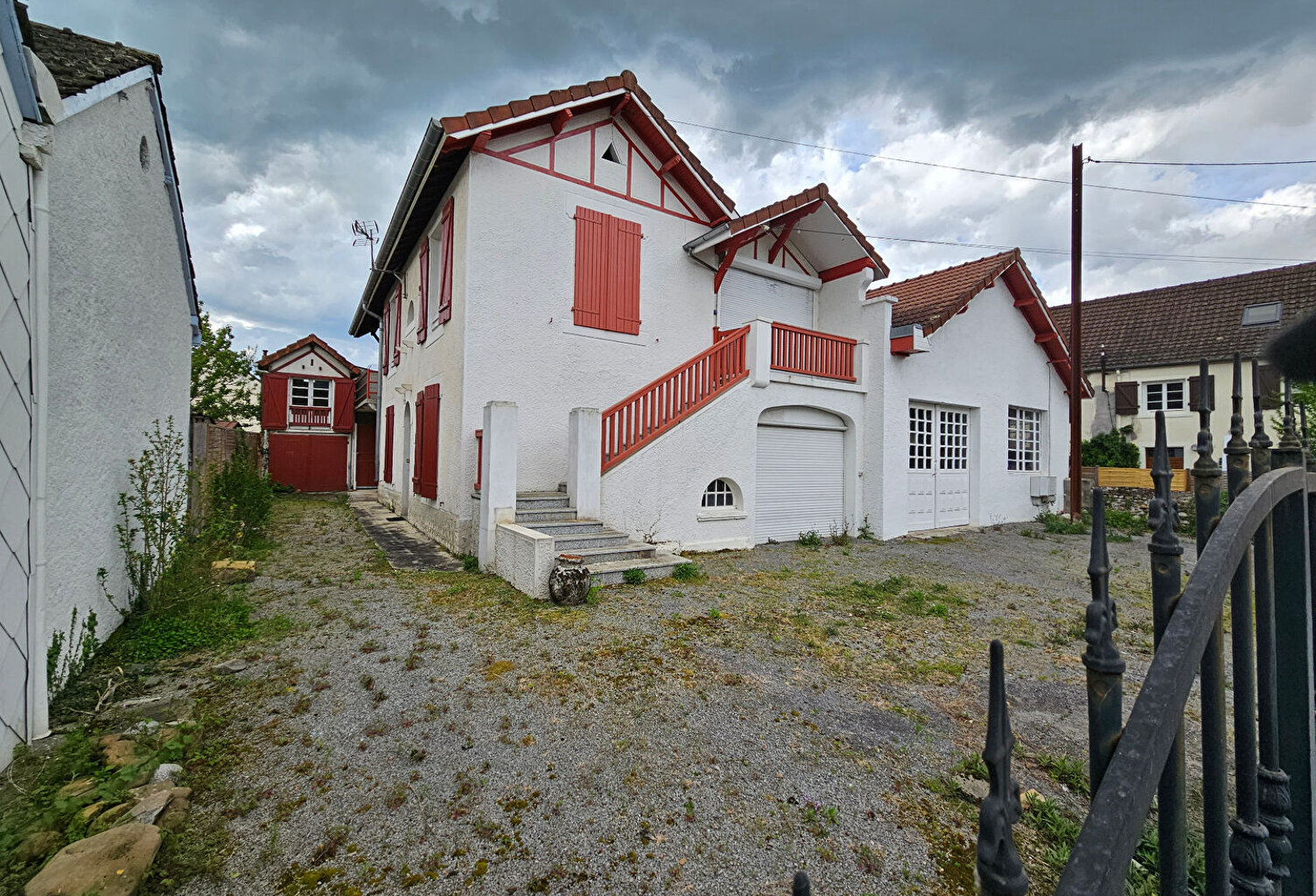 GAN CENTRE -  MAISON DE VILLE ANCIENNE AVEC DEPENDANCE — photo 1
