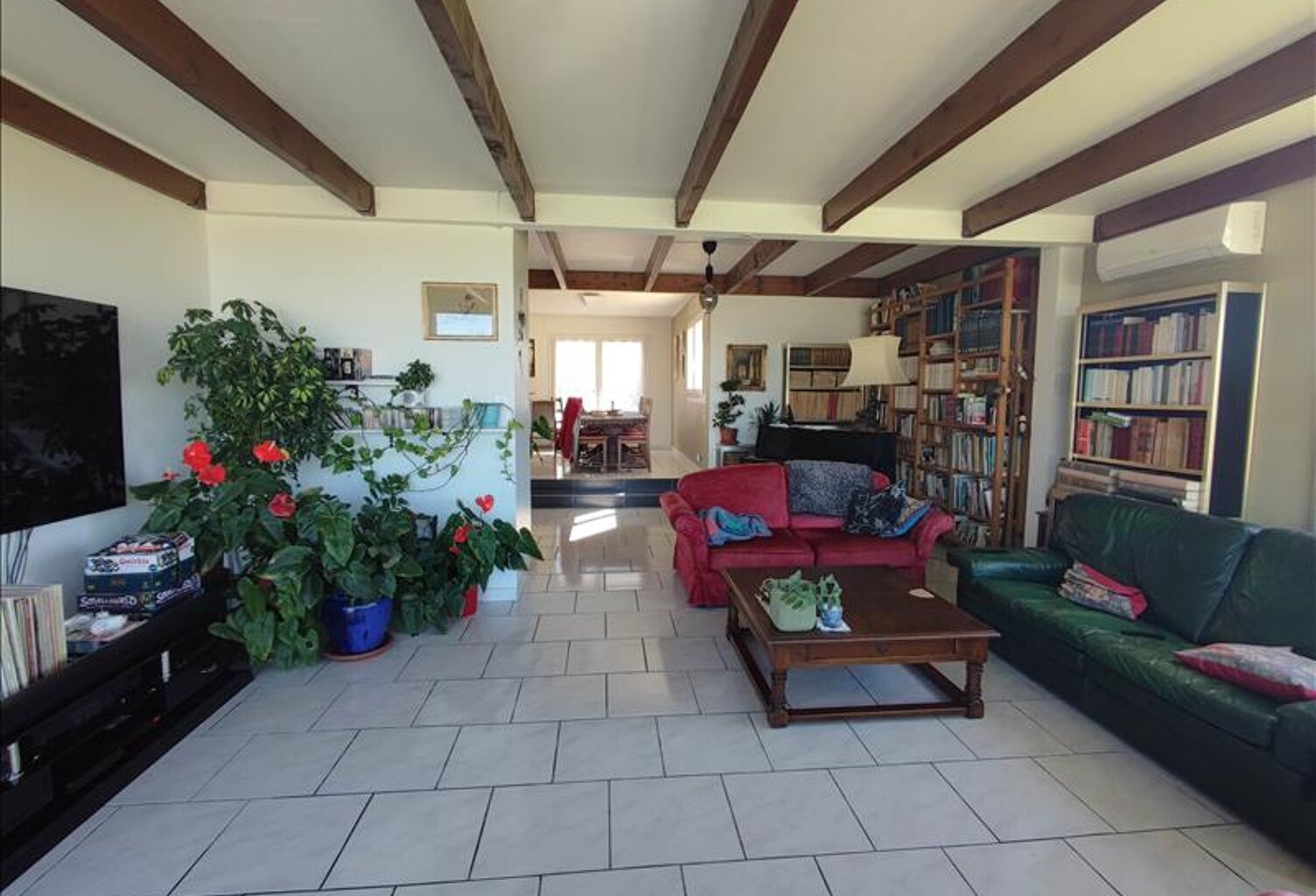 Contemporaine de 9 pièces principales — photo 1