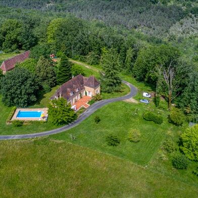 Maison 9 pièces 621775 €