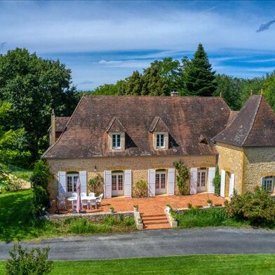 Maison 9 pièces 621775 €