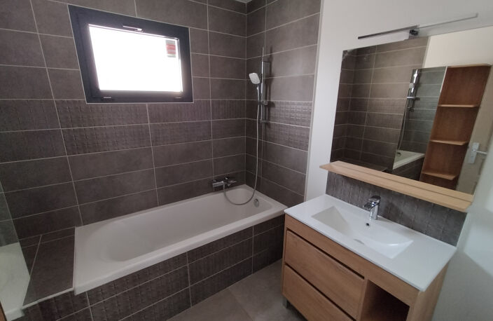 PAVILLON PLAIN PIED RECENT, 3 CHAMBRES, 5MIN NORD DE SENS — photo 5