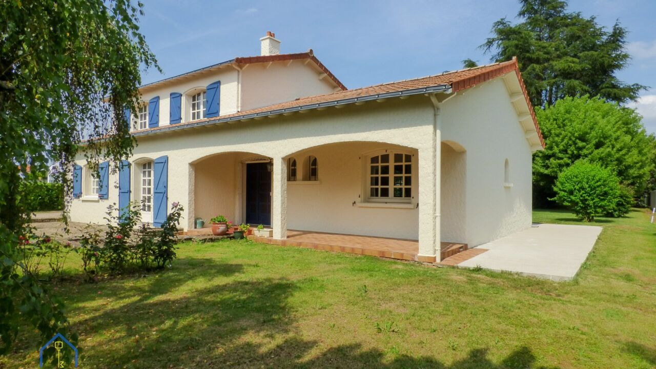 maison 6 pièces 175 m2 à vendre à Chantonnay (85110)