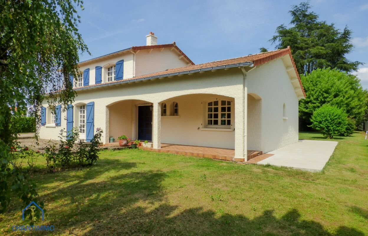 maison 6 pièces 175 m2 à vendre à Chantonnay (85110)