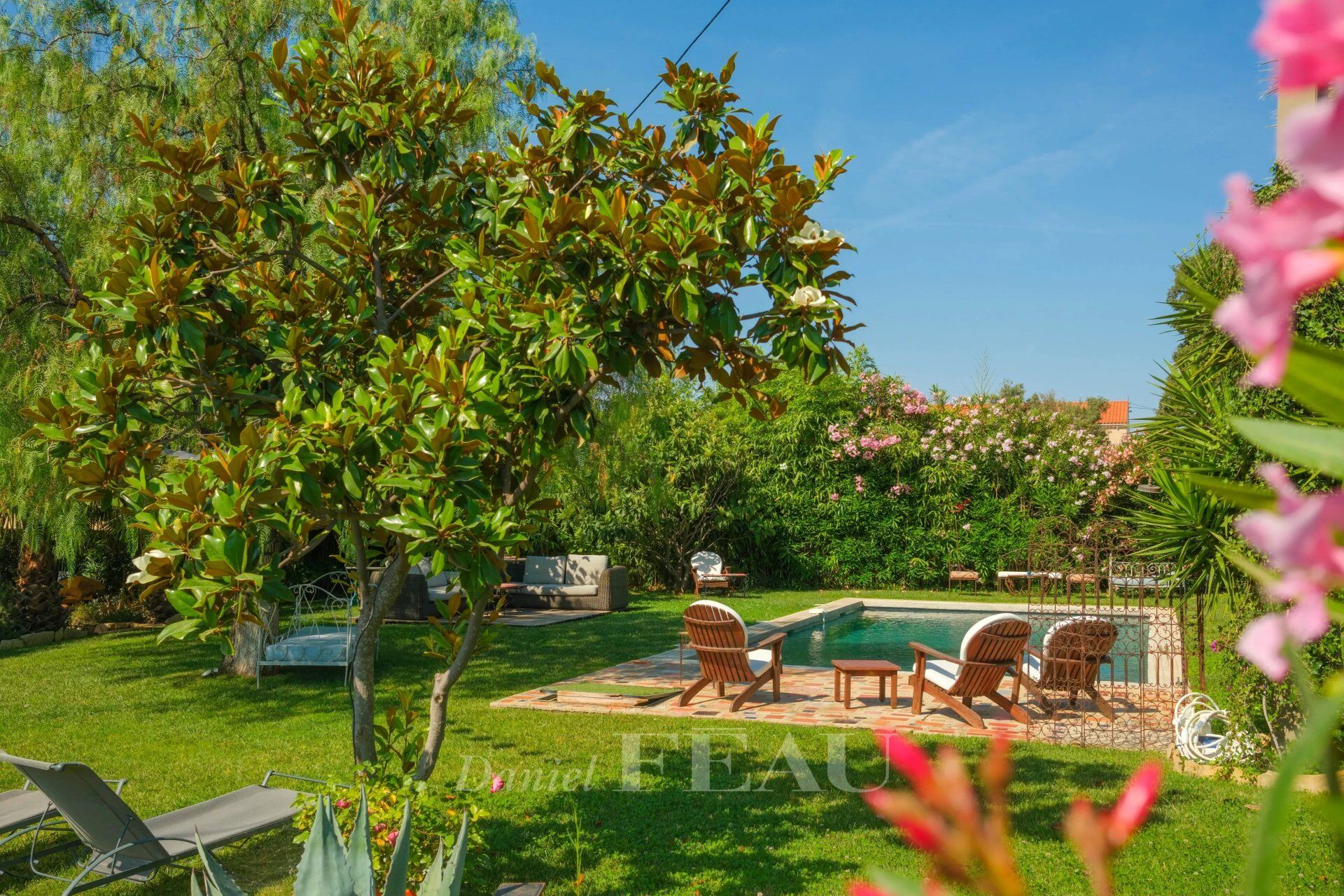 Villa / Maison  T15 à vendre Saint-Cyr-sur-Mer 83270