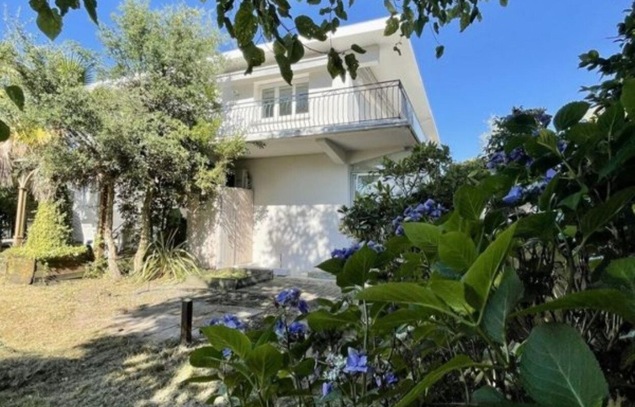 maison 12 pièces 341 m2 à vendre à Arès (33740)