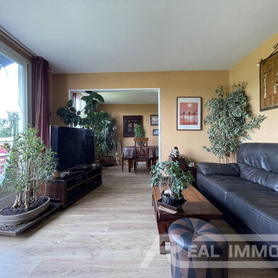 Appartement 6 pièces 240000 €