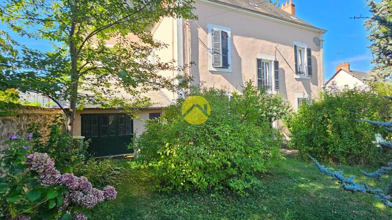 maison 12 pièces 300 m2 à vendre à Néris-les-Bains (03310)