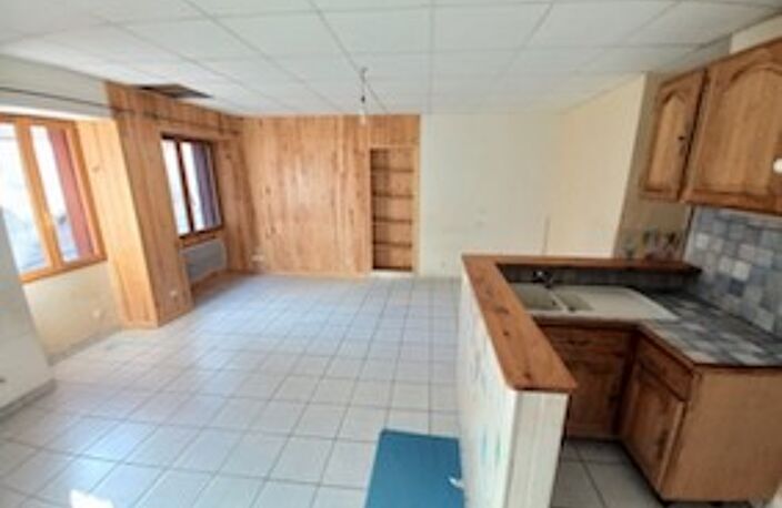 SAINT JULIEN MONTDENIS Maison de village 123 m2 + Belle terrasse de 80 m2 env. composée de 2 appartements indépendants — photo 2
