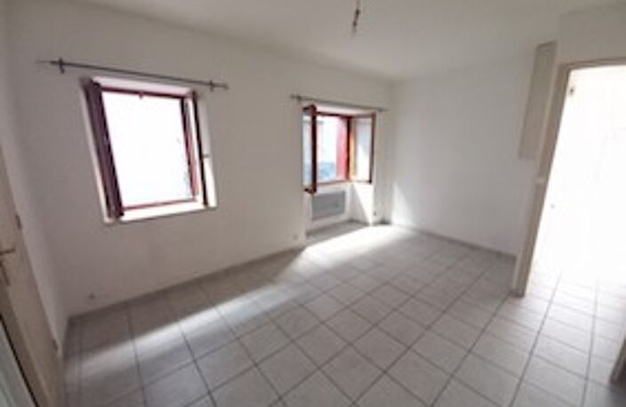 SAINT JULIEN MONTDENIS Maison de village 123 m2 + Belle terrasse de 80 m2 env. composée de 2 appartements indépendants — photo 4