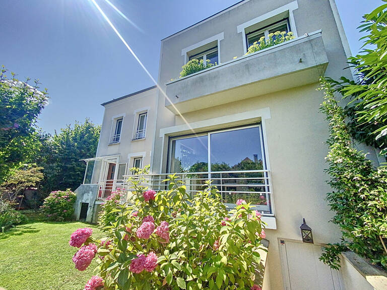 MAISON FAMILIALE INDIVIDUELLE de   8 pièce(s) — photo 1