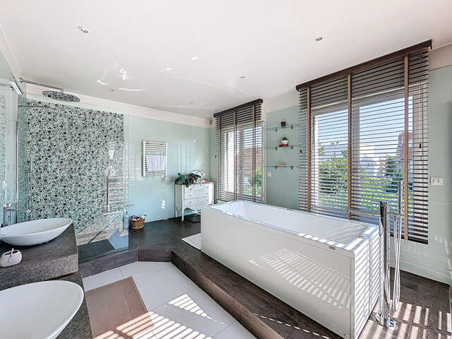 MAISON FAMILIALE INDIVIDUELLE de   8 pièce(s) — photo du bien