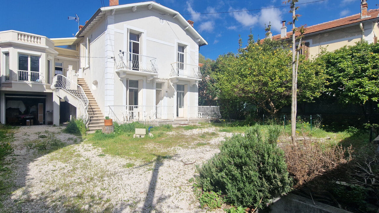 Vente maison 8 pièces 188 m² Toulon (83100)