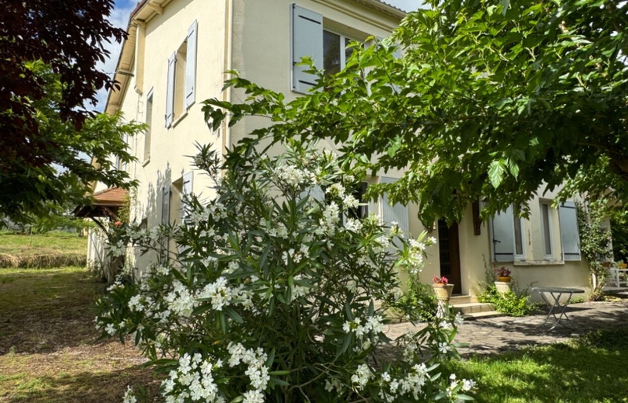 maison 8 pièces 220 m2 à vendre à Saint-Vivien-de-Monségur (33580)