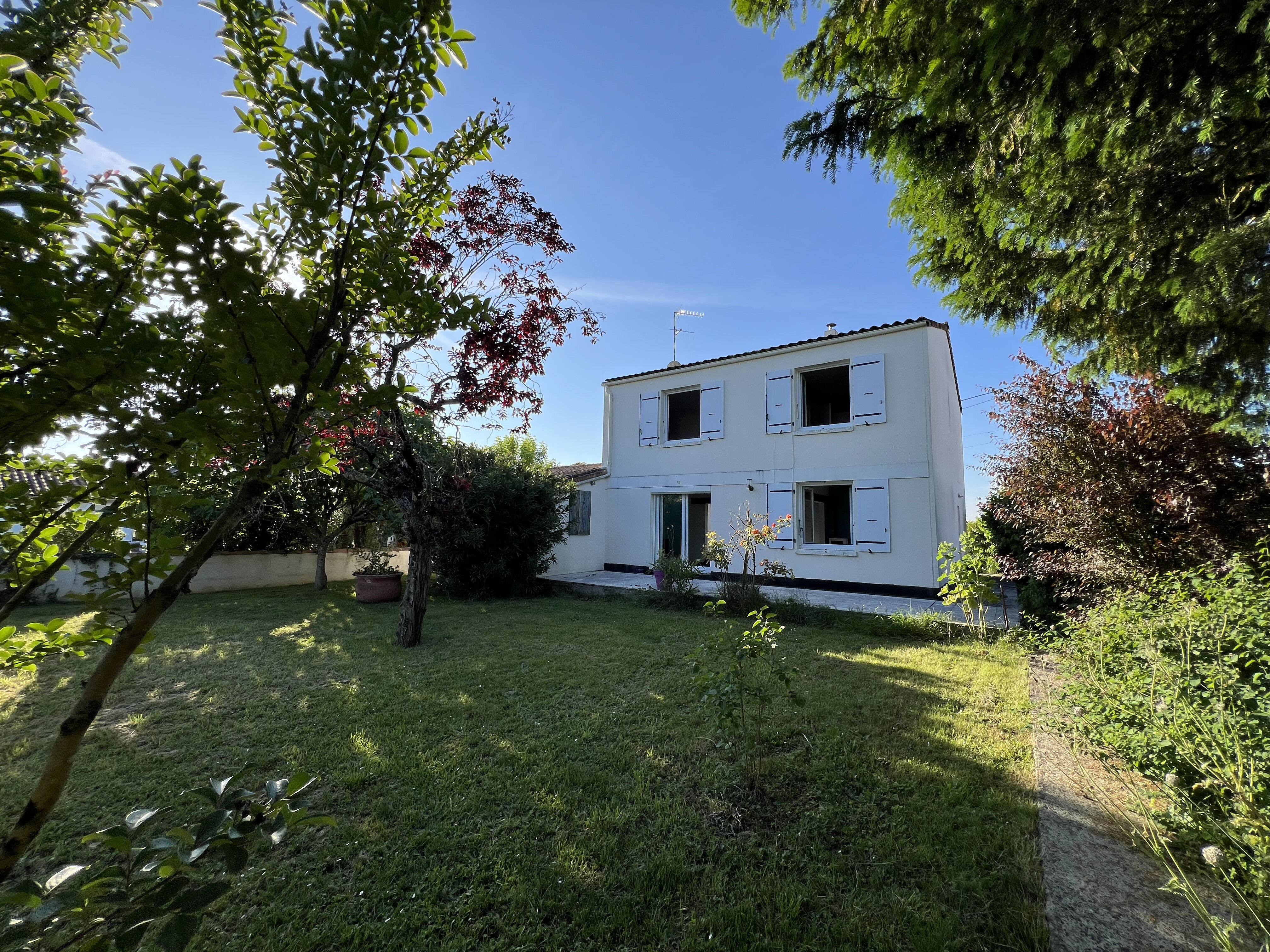 Villa / Maison  T6 à vendre Saintes 17100
