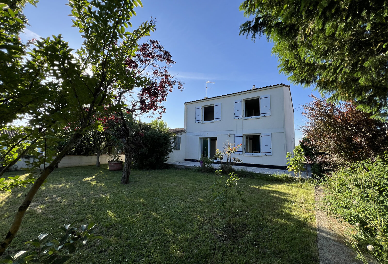 MAISON A SAINTES 4 CHAMBRES ET GARAGE — photo 1
