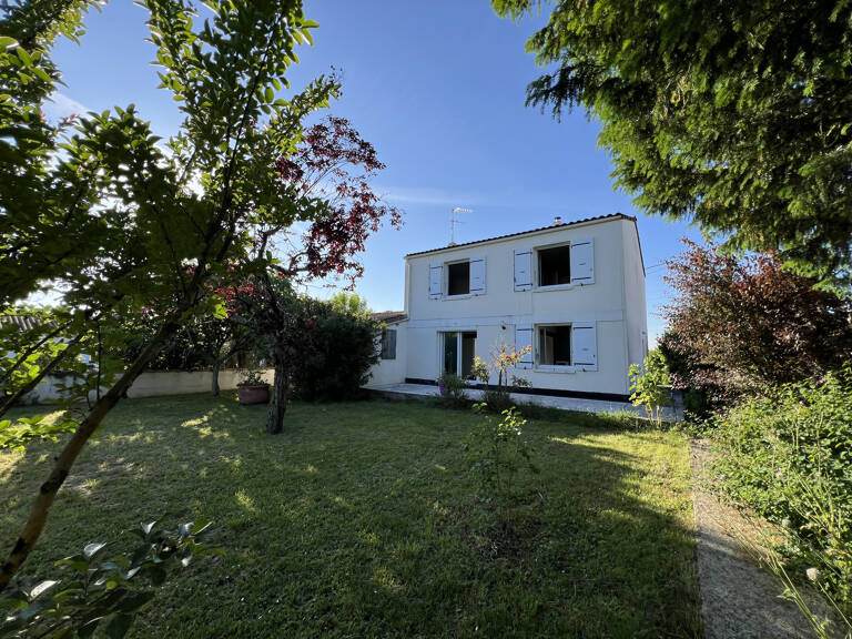 MAISON A SAINTES 4 CHAMBRES ET GARAGE — photo 1