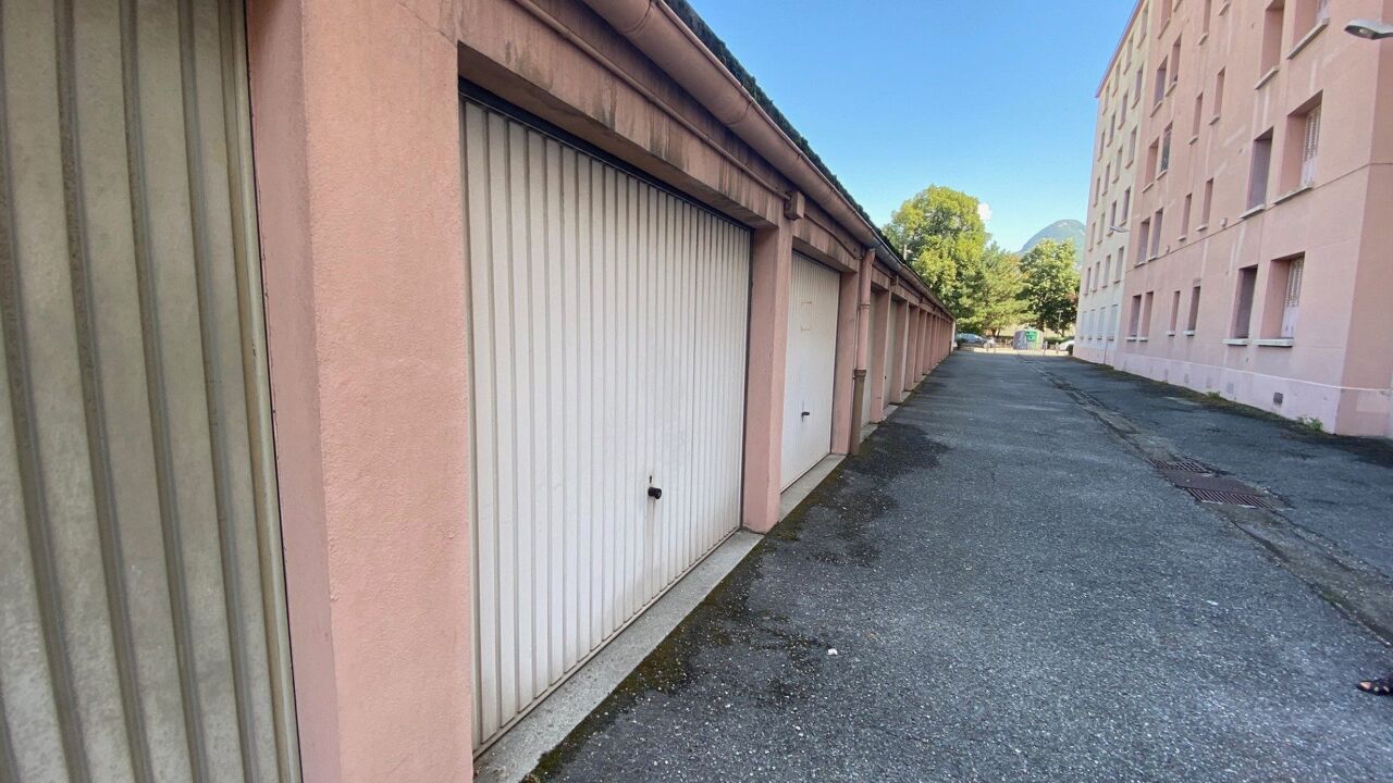 garage  pièces 12 m2 à louer à Grenoble (38100)