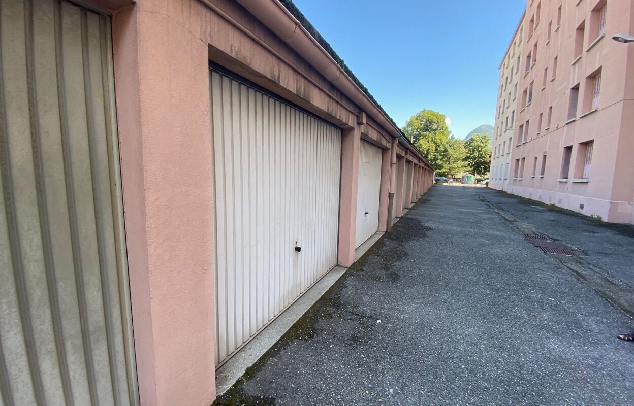 garage  pièces 12 m2 à louer à Grenoble (38100)