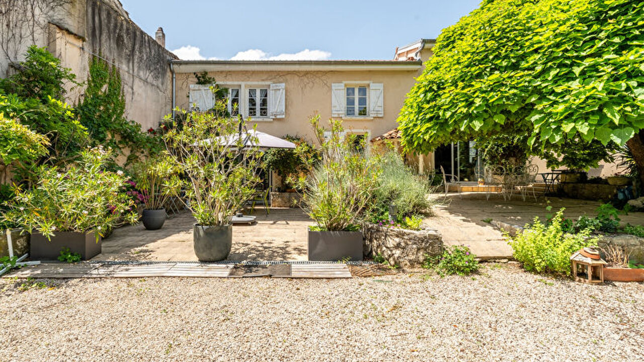 maison 10 pièces 280 m2 à vendre à La Tour-de-Salvagny (69890)