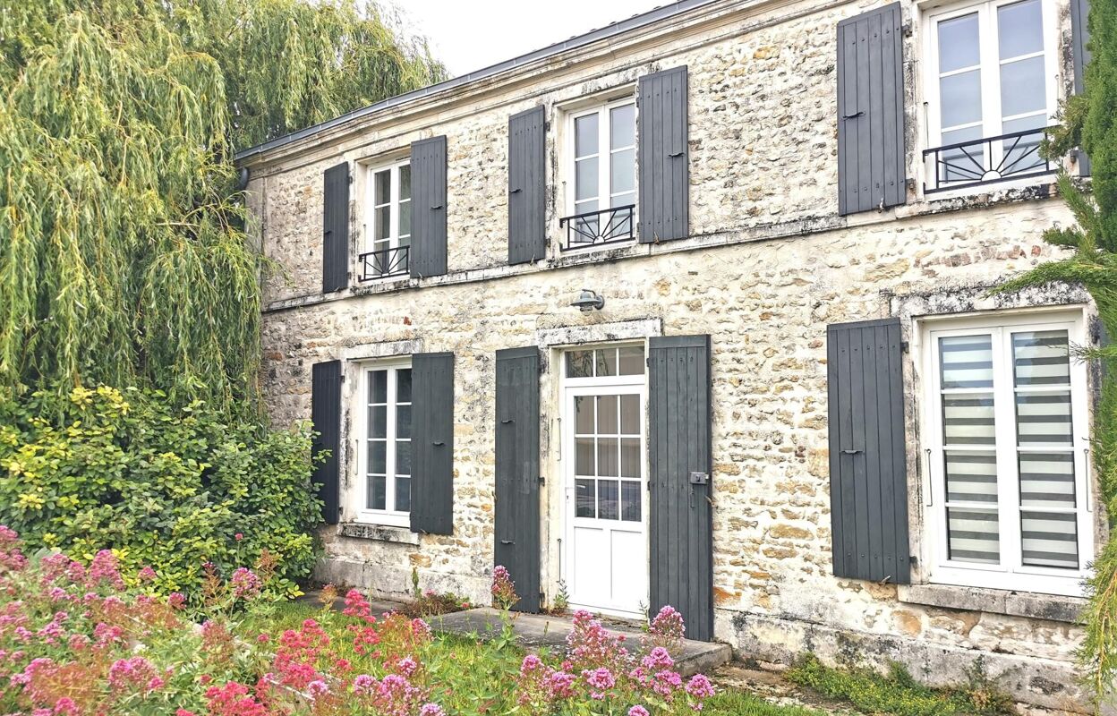 maison 6 pièces 195 m2 à vendre à Sainte-Soulle (17220)